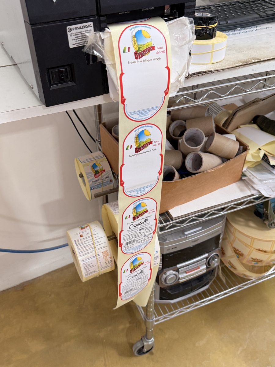 Etiketten von D’Amicis kommen aus dem Drucker