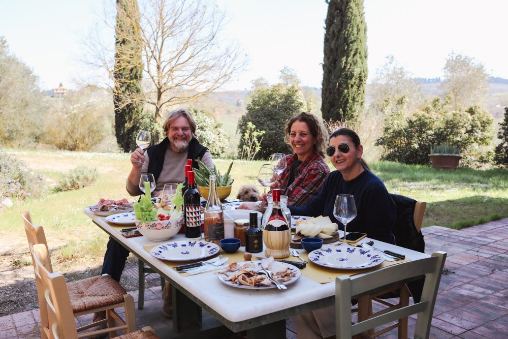 Die Runde am Tisch der Fattoria di Piazzano